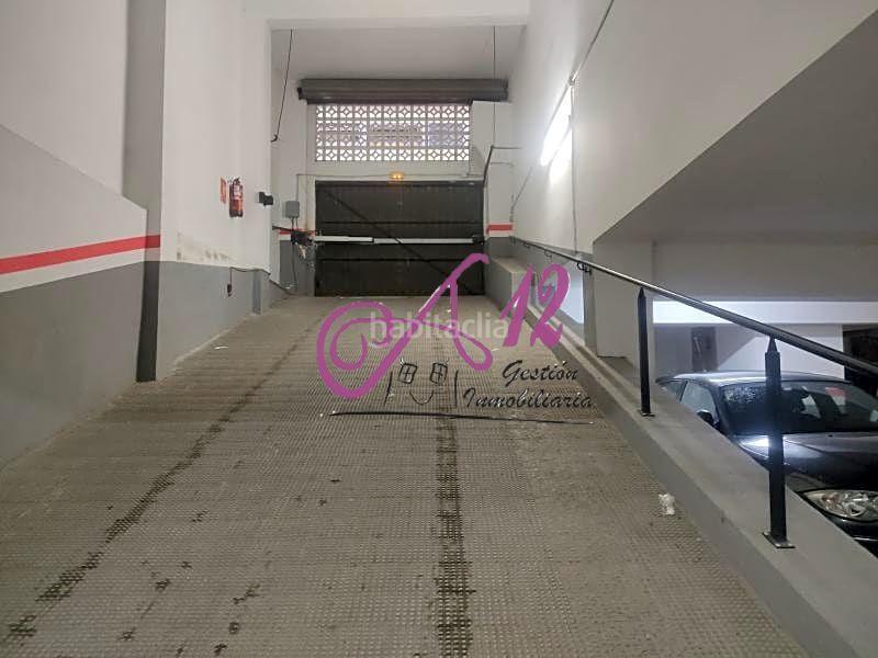 Foto f2e33b3e-ab94-41f8-9f80-c67271a64db7. Parking voiture dans Camí Reial Valencia