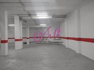 Lloguer Local Comercial a Carrer de santa cecília 7. Local de 305 m2 con vado y 4 trasteros