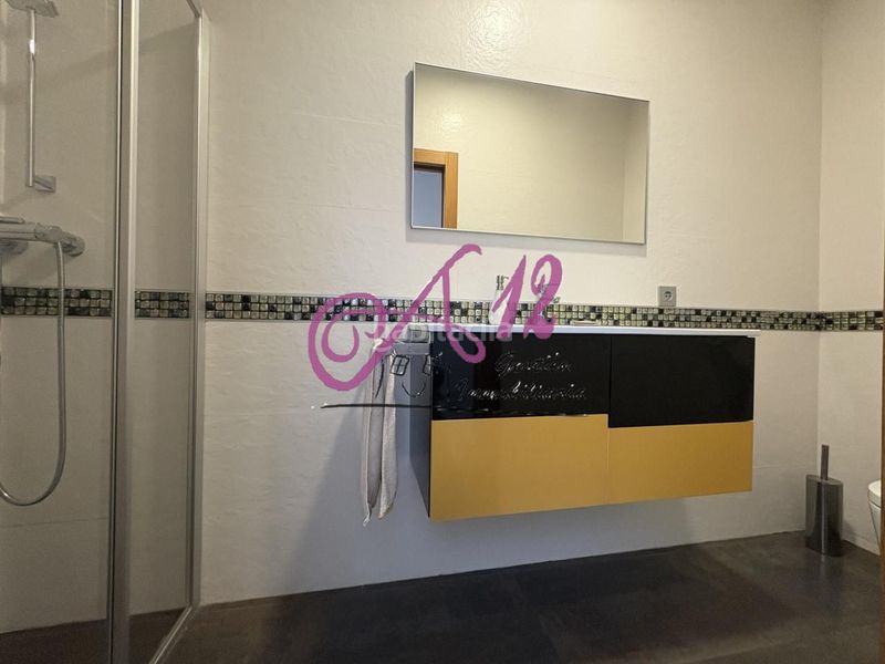 Foto 53a72154-a635-468b-ba0f-89df4f88d652. Casa amb aparcament a Yecla