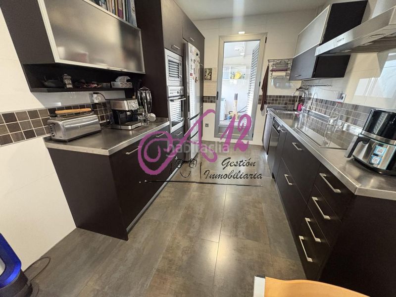 Foto 7035f88a-7c77-426c-8e88-9a7008ad6686. Casa amb aparcament a Yecla