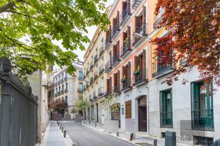 Pis  Calle de zorrilla. Estudio home madrid ofrece piso de 153 m junto al museo thyssen