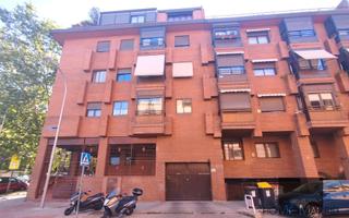 Aparcament cotxe  Calle del mirador de la reina. Estudio home madrid ofrece plaza de garaje en arroyo del fresno,