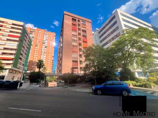 Parking coche  Calle de la infanta mercedes. Estudio home madrid ofrece estupenda plaza de garaje junto a pla