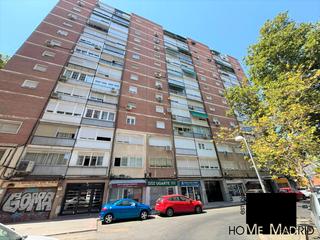 Appartement  Plaza de mondariz. Estudio home madrid ofrece piso de 73 m2 construidos en el barri