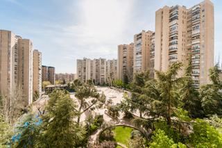 Flat  Calle de fermín caballero. Estudio home madrid ofrece piso de 104 m2 en la ciudad de los pe