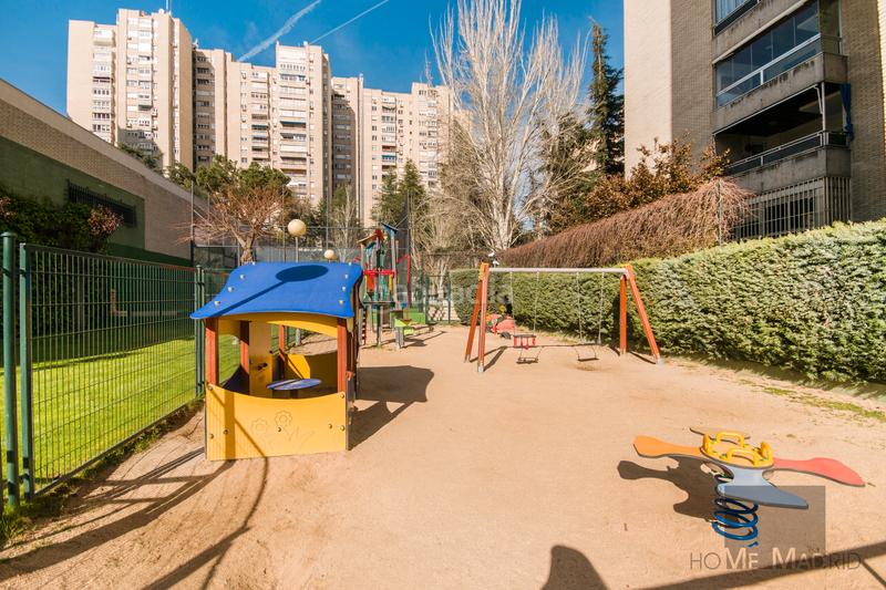 Foto 4b8f4095-e996-4d1c-8a60-b5506429d8b8. Pis amb calefacció aparcament piscina a Pilar Madrid