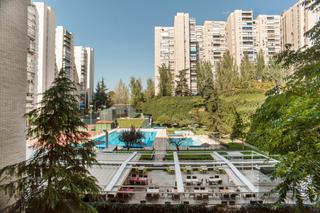 Pis  Calle de fermn caballero. Estudio home madrid ofrece piso de 104 m2 en la ciudad de los pe