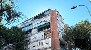 Appartement  Calle de aguilar de campóo. Studio home madrid ofrece piso de 80 m² en cuarta planta exterio