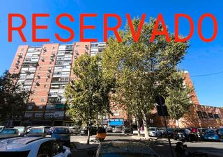 Pis  Plaza de fonsagrada. Estudio home madrid ofrece vivienda en planta sexta de 66 m2 con