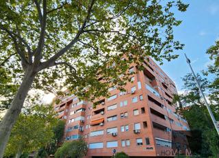 Miete Etagenwohnung  Calle de santiago de compostela. Estudio home madrid ofrece vivienda de 69 m² según catastro, en