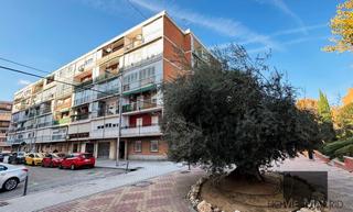Appartement  Calle de ochagavia. Estudio home madrid ofrece piso de 58 m2,en tercera planta, en e