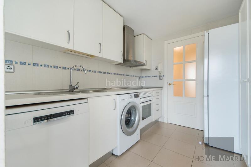 Foto d993513e-edd3-43b5-8bed-53e8f5d675a8. Appartement avec chauffage parking piscine dans Montecarmelo Madrid