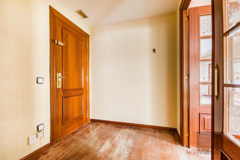 Foto c269c7a7-62e2-4eb9-9518-c77dfc160a7a. Pis amb calefacció aparcament piscina a La Paz Madrid