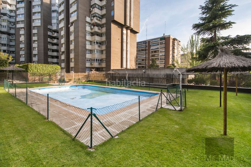 Foto 0d40d109-ffc0-4458-9d0e-e218411b51f4. Pis amb calefacció piscina a La Paz Madrid
