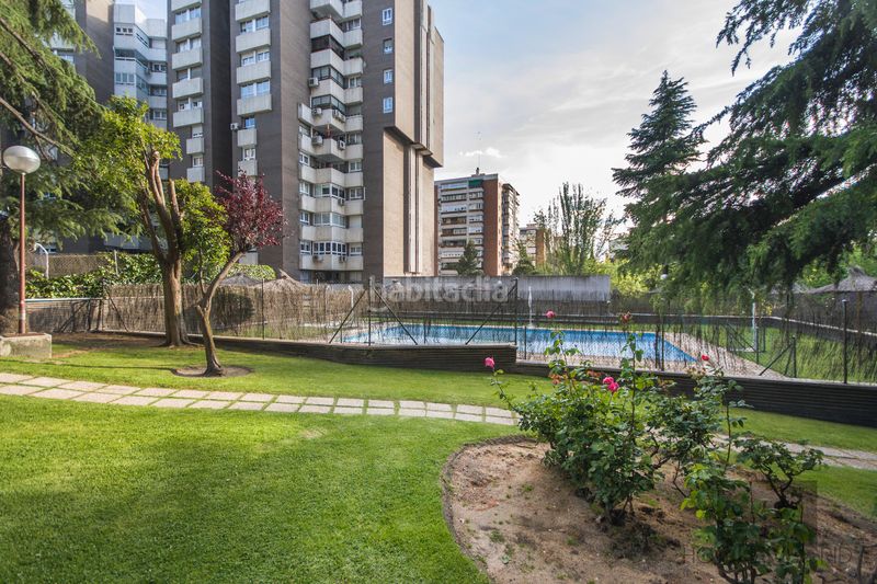 Foto a6fc3be1-bb12-4389-a582-61e917cebb23. Pis amb calefacció piscina a La Paz Madrid