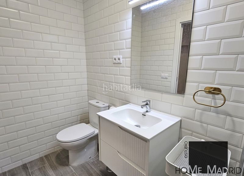 Foto 3a6a3a64-99d2-458c-98ed-6d108258f9f0. Estudi a Bellas Vistas Madrid