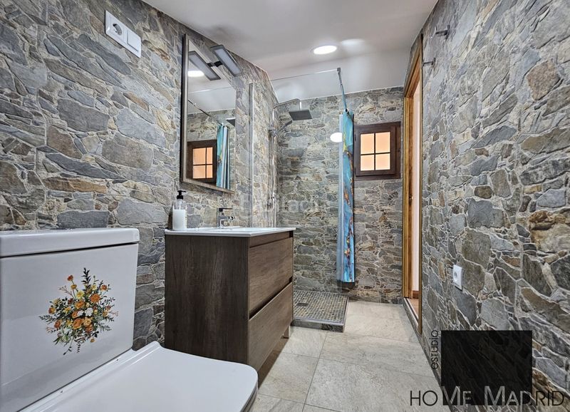Foto a2add2ba-ce0a-405f-ad39-b40345e4abc9. Casa amb calefacció a Peñagrande Madrid