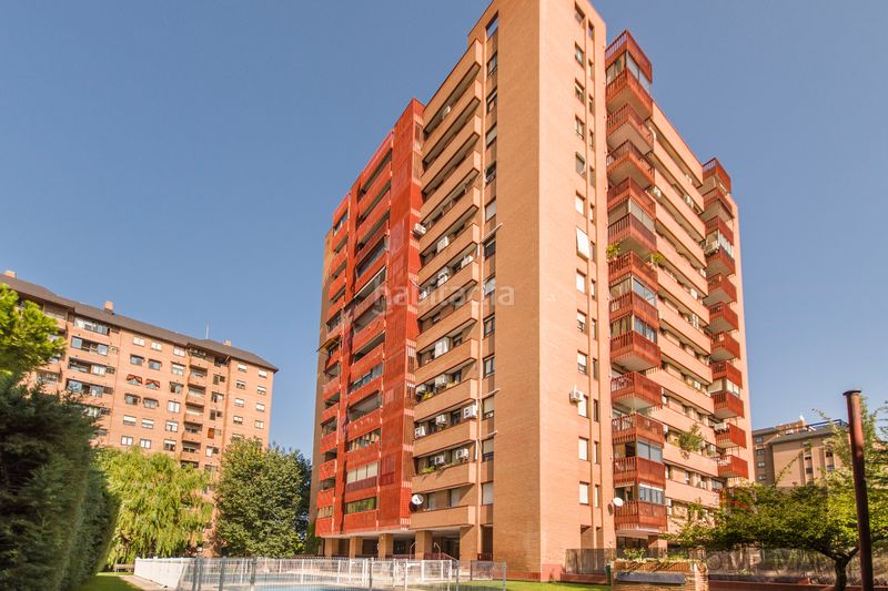 Foto 25e08bff-e64b-4d35-9783-ccd9c4c1c28f. Estudi amb calefacció piscina a Peñagrande Madrid