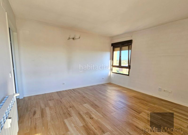 Foto 4d08e959-5b32-4ebb-81a4-9b09f4239200. Estudi amb calefacció piscina a Peñagrande Madrid