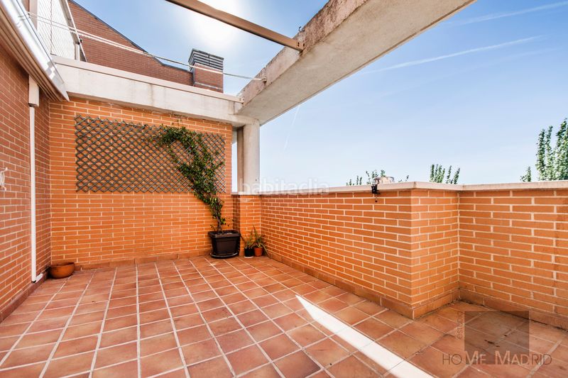 Foto bf5e6eaf-aa4e-44fe-8664-f06594b1f0c3. Àtic amb calefacció piscina a Las Tablas Madrid