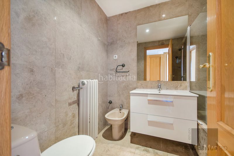 Foto c2b5ff75-94e5-49db-8ce4-717ebce0547f. Àtic amb calefacció piscina a Las Tablas Madrid