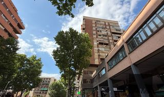 Miete Büro  Calle de orense. Studio home madrid ofrece despacho profesional de 80 metros útil