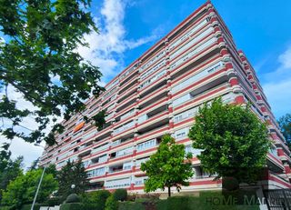 Appartamento  Calle de la bañeza. Estudio home madrid ofrece piso de 97 m2 según catastro, en sext