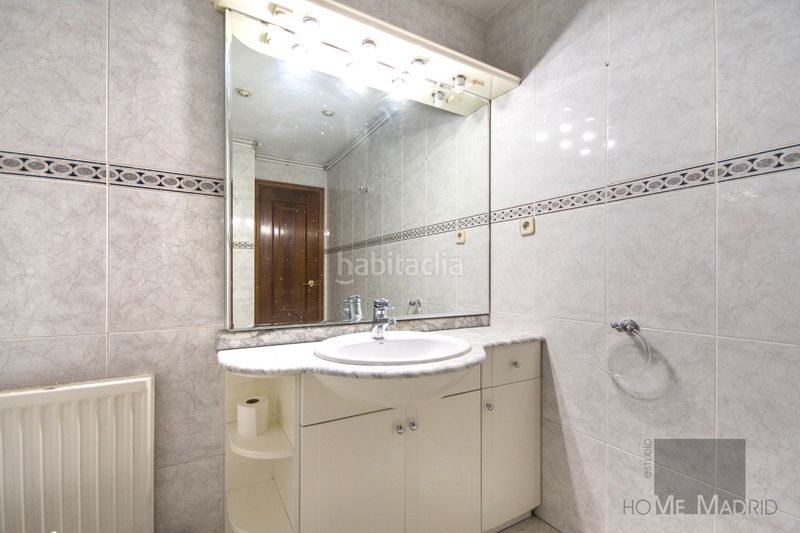 Foto c06bf8ea-7666-4d96-ba04-c79aebd0bfd8. Àtic amb calefacció aparcament piscina a La Paz Madrid