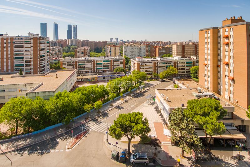 Foto c5b5c9d6-68c6-46d3-8120-c6894a3cda2d. Àtic amb calefacció aparcament piscina a La Paz Madrid