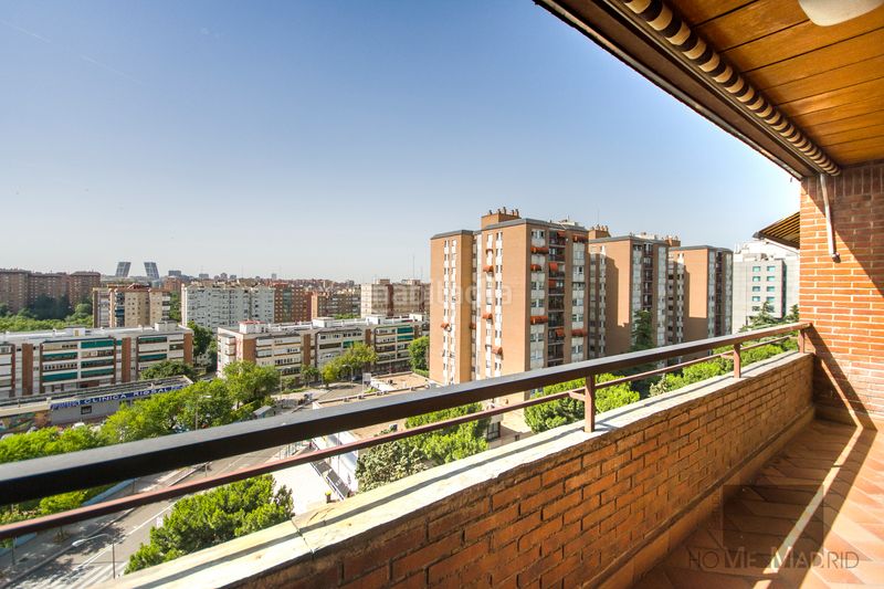 Foto ddc50777-7978-4373-96f3-c10314a4b906. Àtic amb calefacció aparcament piscina a La Paz Madrid