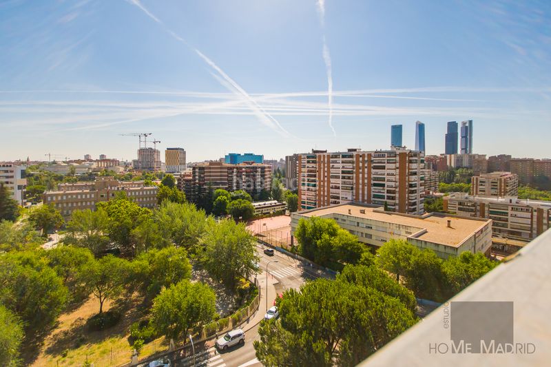 Foto f2db537c-13cc-4c86-bb4f-72ae08670179. Àtic amb calefacció aparcament piscina a La Paz Madrid