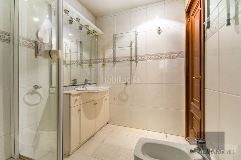 Foto ff6aa9f9-104b-4c03-9a0f-bddb8f91e675. Àtic amb calefacció aparcament piscina a La Paz Madrid