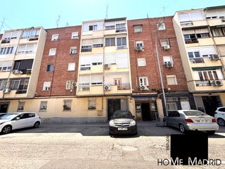 Pis  Calle de puentedeume. Estudio home madrid ofrece piso de 55 m2 construidos en el barri