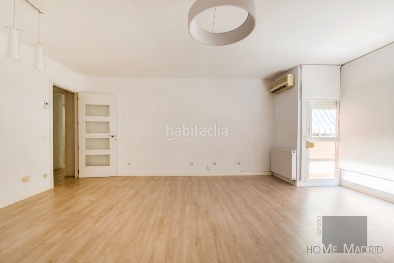 Foto b939e932-aa25-4ae0-b7ed-579888d3d3ae. Pis amb calefacció aparcament piscina a Las Tablas Madrid