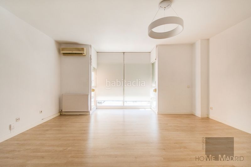 Foto e164ffac-9317-46dd-8b1c-be38274c9a95. Pis amb calefacció aparcament piscina a Las Tablas Madrid