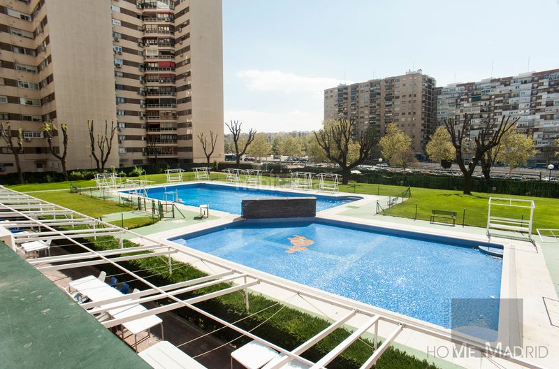 Foto 00bb96ee-6bd9-4365-af72-2d2b1dde830f. Pis amb calefacció piscina a Pilar Madrid