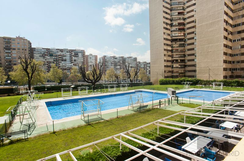 Foto 88b49c77-effd-4f0d-9b8e-68968d6d1e7b. Pis amb calefacció piscina a Pilar Madrid