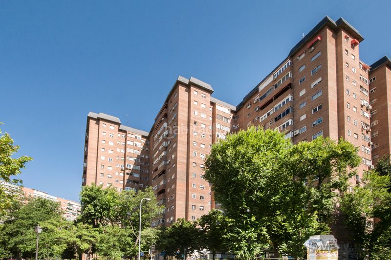 Foto 0ad9fe81-74ee-4f15-bf47-5654a075930f. Pis amb calefacció aparcament piscina a Pilar Madrid