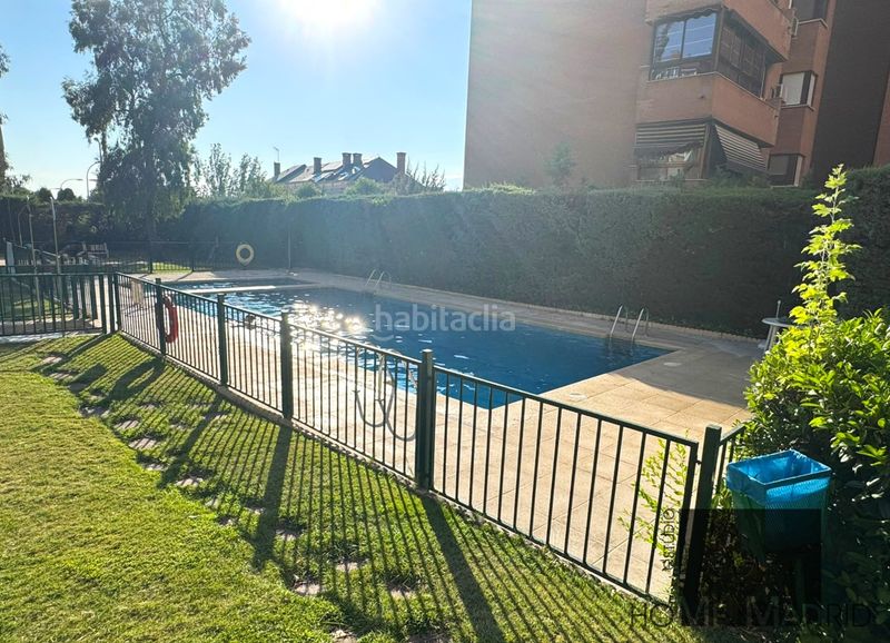 Foto 59077527-f211-4ac8-bebf-37e1fdd92b9e. Pis amb piscina a Peñagrande Madrid