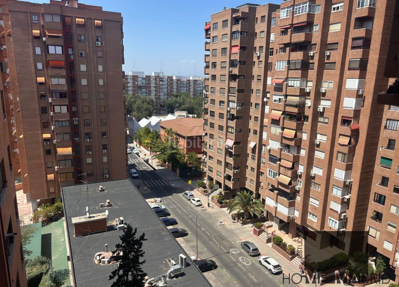 Foto 36bd46d8-0309-47bb-960a-5d9e87f2a978. Etagenwohnung mit heizung parking in La Paz Madrid