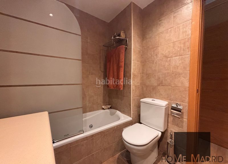 Foto 5f0eadf6-7406-43c8-92c2-384625866219. Etagenwohnung mit heizung parking in La Paz Madrid