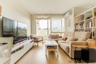 Pis  Calle de fermín caballero. Estudio home madrid ofrece magnifico piso de 82m² exterior en la