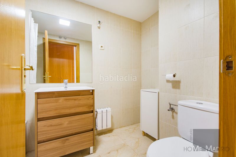Foto f97b13fa-e073-4db8-8525-84ff6b96f13b. Pis amb calefacció aparcament piscina a Las Tablas Madrid