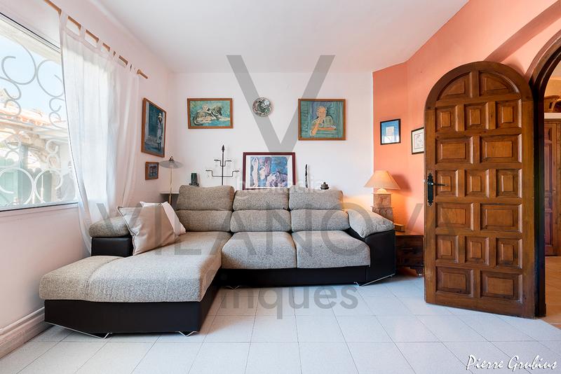 Foto 3ead92f5-0937-49a6-95e5-0791f126a3f9. Xalet amb xemeneia calefacció aparcament a Centre Miami Platja