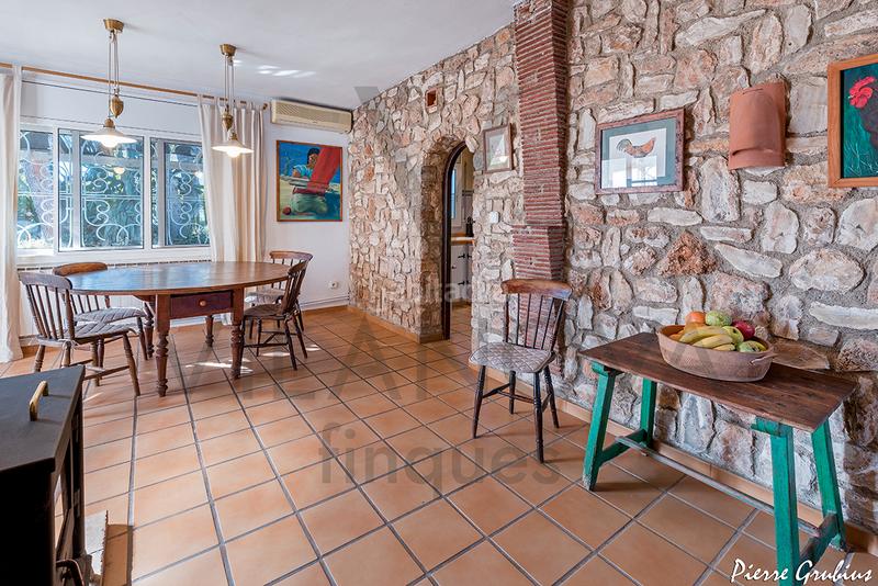 Foto 810be034-aa29-494b-8b61-7d036bdf9439. Xalet amb xemeneia calefacció aparcament a Centre Miami Platja