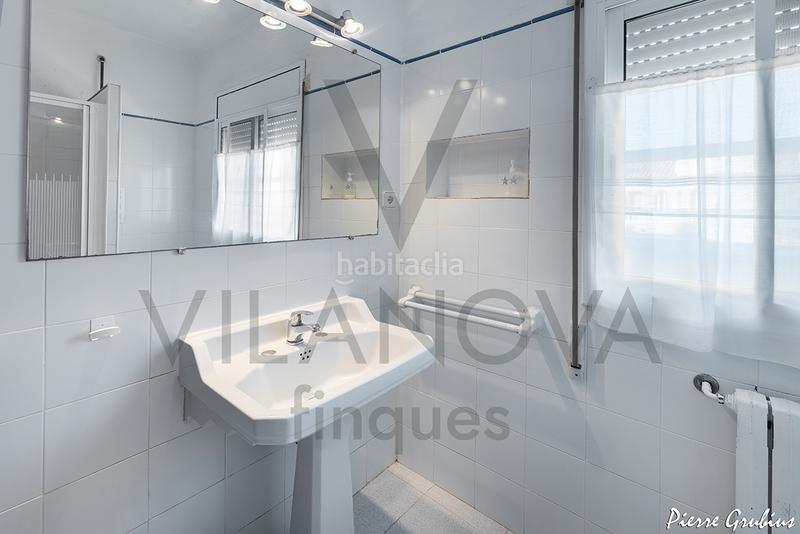 Foto 8d8774a8-0b72-444a-907f-bd091866c383. Xalet amb xemeneia calefacció aparcament a Centre Miami Platja