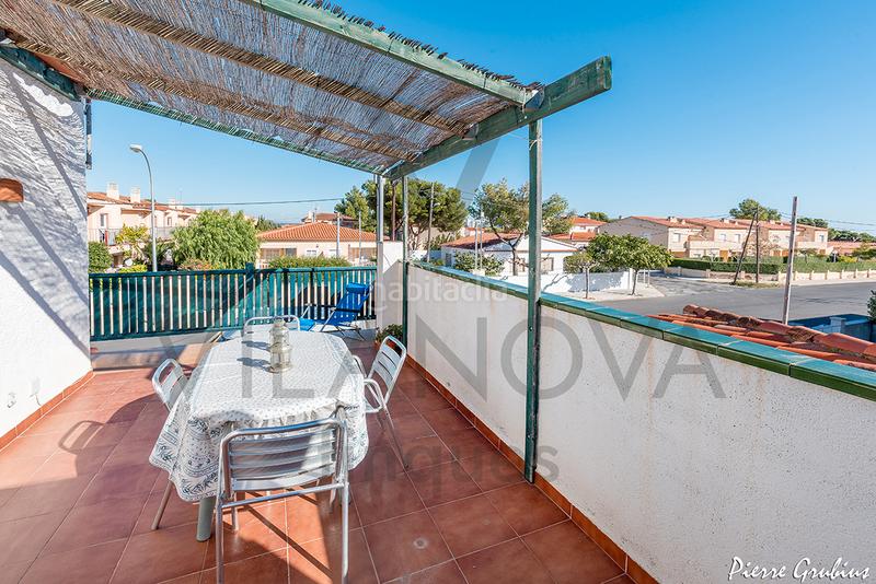 Foto e2e913ee-9c26-412d-8fcc-32d02e1b0c24. Xalet amb xemeneia calefacció aparcament a Centre Miami Platja