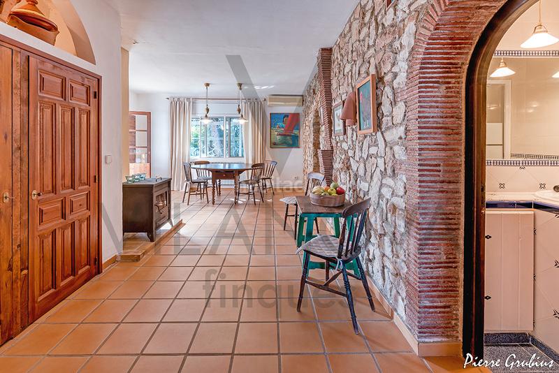 Foto fdc3f77f-8600-4f71-9199-cad34b274e38. Xalet amb xemeneia calefacció aparcament a Centre Miami Platja