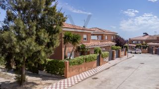 Casa bifamiliare  Passeig de teresa toda i juncosa. Chalet pareado en venta en teresa toda i juncosa 24, riudecanyes