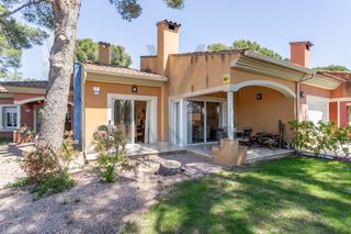 Semi detached house  Carrer de les mèlies. Casa / chalet pareado en venta en calle melies, bonmont terres n
